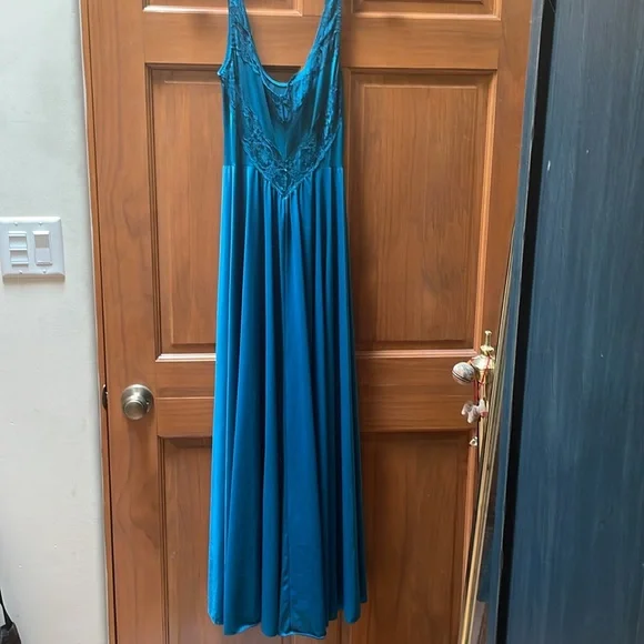 Olga Vintage Sleep Gown